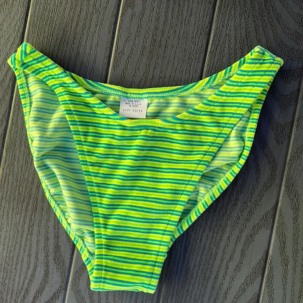 Vintage Swim - Daffy Swimsuit- NWT 🌴🌴🌴🌴